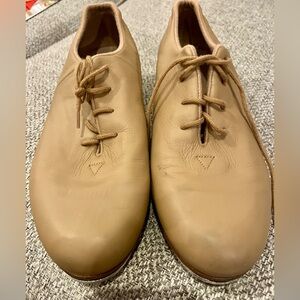 Tan Lace-Up Tap Shoes with Soft Leather Finish